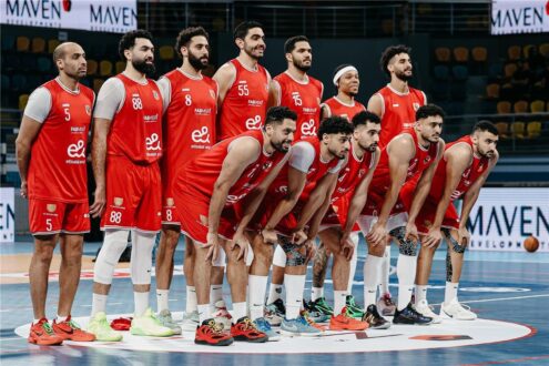 لاعبو الأهلي لكرة السلة خلال مباراة في الدوري الإفريقي