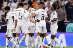 أنطونيو روديجر لاعب ريال مدريد يحتفل بهدف