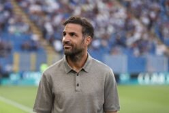 لاعبو كومو يحتفلون بالتأهل لدوري أبطال أوروبا