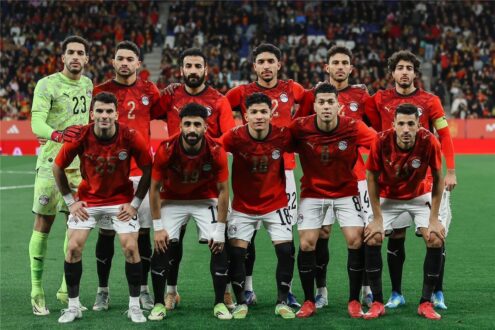 محمد صلاح يرفع كأس منتخب مصر في كأس العالم 2026