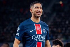 لاعبو باريس سان جيرمان أشرف حكيمي وعثمان ديمبلي يحتفلون بهدف