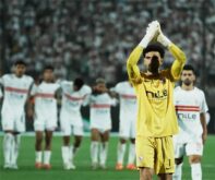حارس مرمى الزمالك محمد عواد يتصدى لكرة خلال مباراة