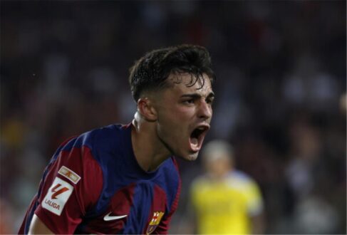 لاعب برشلونة بيدري يحتفل بهدف