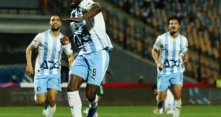 لاعبو نادي بيراميدز يستعدون لمباراة ضد سموحة في الدوري المصري