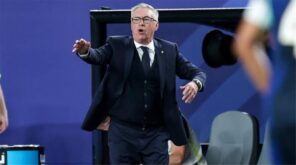 كارلو أنشيلوتي يغني النشيد الوطني البرازيلي بحماس خلال مباراة كأس العالم 2026