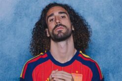 مدرب منتخب إسبانيا لويس دي لا فوينتي يتحدث في مؤتمر صحفي
