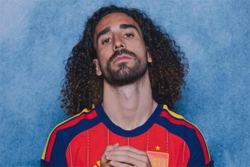 مدرب منتخب إسبانيا لويس دي لا فوينتي يتحدث في مؤتمر صحفي