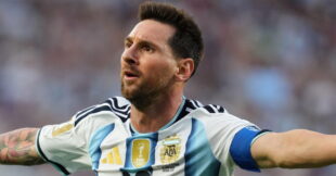 ليونيل ميسي يحتفل بتسجيل هدف في كأس العالم 2026