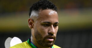 نيمار يحتفل بهدف مع منتخب البرازيل في كأس العالم