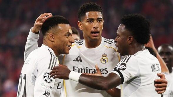 مارك كوكوريلا يرتدي قميص ريال مدريد