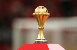 شعار الاتحاد الإفريقي لكرة القدم (كاف) مع خريطة إفريقيا