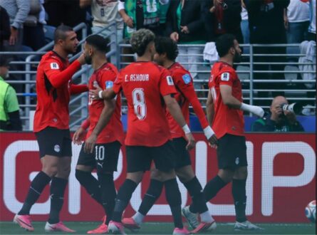 لاعبو منتخب مصر يحتفلون بهدف في كأس العالم 2026