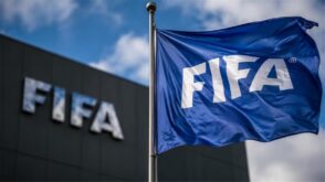 شعار فيفا والاتحاد الأوروبي لكرة القدم