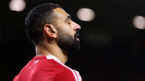 محمد صلاح يرتدي قميص اتحاد جدة السعودي