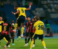 لاعبو النصر يحتفلون بتسجيل هدف في مرمى الرياض