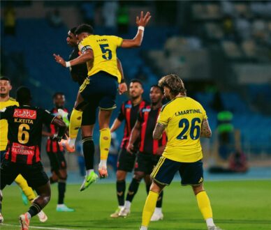 لاعبو النصر يحتفلون بتسجيل هدف في مرمى الرياض