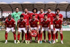 لاعبو النادي الأهلي يحتفلون بفوز