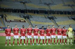 لاعبو الأهلي يحتفلون بهدف خلال مباراة ودية