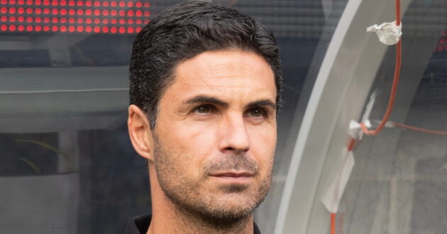 لاعبو أرسنال وريال بيتيس في الملعب