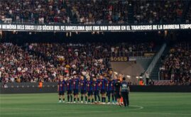 لاعبو برشلونة يحتفلون بتسجيل هدف ضد أتلتيك بلباو في الدوري الإسباني