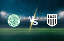 لاعبو سيلتيك ولاسك لينز يتنافسون على الكرة في مباراة بدوري أبطال أوروبا