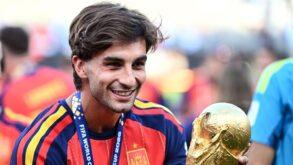 صورة فيران توريس لاعب برشلونة