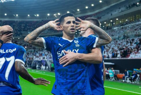 لاعب الهلال جواو كانسيلو خلال تدريبات الفريق