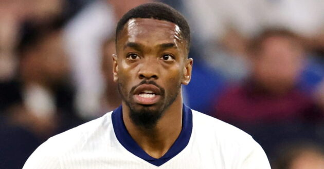 صورة للاعب كرة القدم الإنجليزي إيفان توني