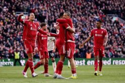 صورة تجمع شعاري ناديي ليفربول وأتلتيكو مدريد استعدادًا لمباراة في دوري أبطال أوروبا