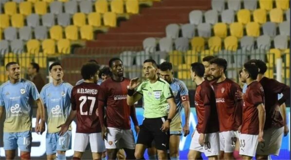 الحكم الدولي محمود عاشور يتحدث عن قرارات التحكيم في مباراة الأهلي وسيراميكا كليوباترا