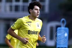 صورة اللاعب المصري عمر فايد أثناء وصوله إلى إيطاليا للانضمام إلى نادي فروزينوني