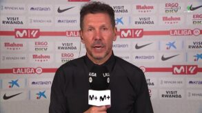 دييجو سيميوني مدرب أتلتيكو مدريد يتحدث خلال مؤتمر صحفي