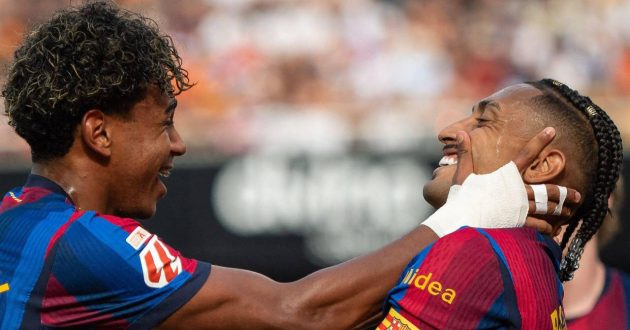 برشلونة ينتصر على إشبيلية 3-1 بفضل هاتريك رافينيا