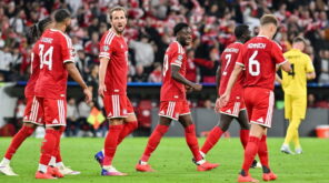 لاعبو بايرن ميونخ يحتفلون بتسجيل هدف ضد بودو/غليمت في دوري أبطال أوروبا