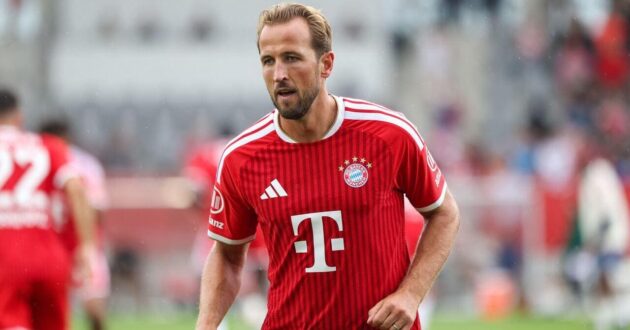 لاعب كرة القدم هاري كين يحتفل بتسجيل هدف لبايرن ميونخ