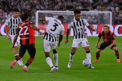 لاعب يوفنتوس يحتفل بتسجيل هدف التعادل ضد ميلان