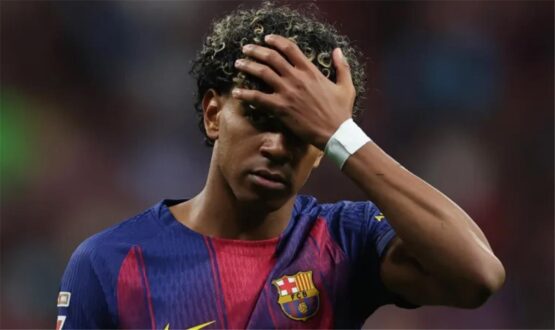 لاعب برشلونة لامين يامال خلال تدريبات الفريق