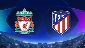 لاعبو ليفربول وأتلتيكو مدريد يتنافسون على الكرة في مباراة بدوري أبطال أوروبا