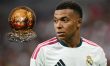 كيليان مبابي يرتدي قميص ريال مدريد ويبدو متأثرًا