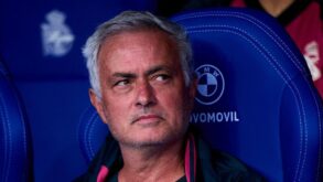 جوزيه مورينيو مدرب ريال مدريد يتحدث في مؤتمر صحفي
