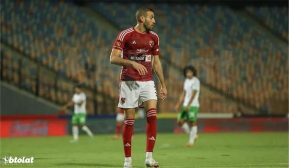 لاعب كرة القدم عمر كمال عبد الواحد