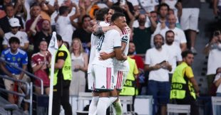 لاعبو ريال مدريد يحتفلون بهدف ضد رايو فاليكانو
