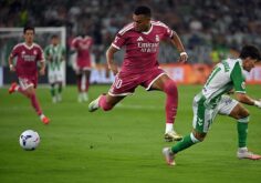 أردا جولر لاعب ريال مدريد يحتفل بهدف