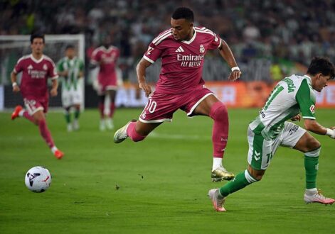 أردا جولر لاعب ريال مدريد يحتفل بهدف