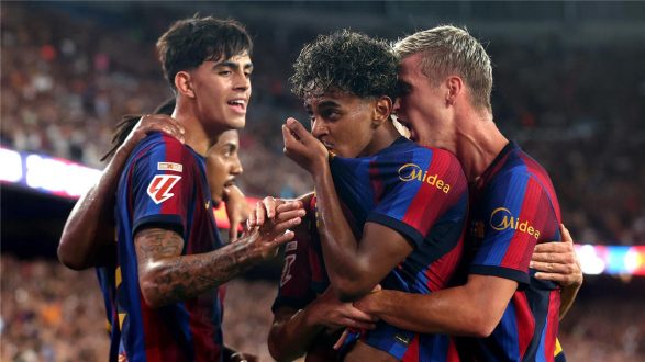 صورة لمشجعي فينورد في المدرجات خلال مباراة ضد برشلونة