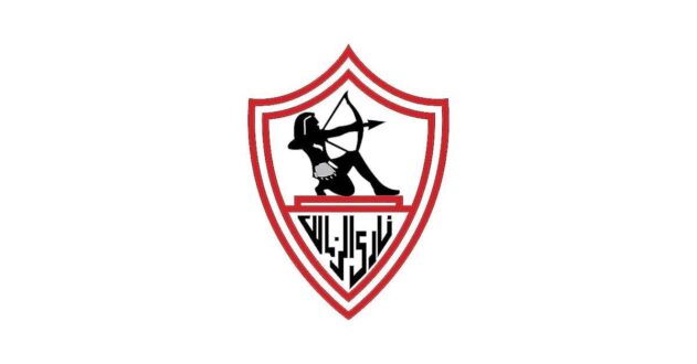 لاعبو نادي الزمالك يرتدون قمصان الفريق الجديدة مع شعار الراعي الجديد