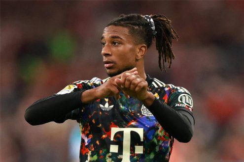 لاعب بايرن ميونخ مايكل أوليس يحتفل بهدف