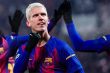 لاعب كرة القدم داني أولمو يرتدي قميص برشلونة