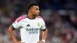 كيليان مبابي يرتدي قميص ريال مدريد
