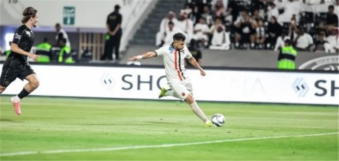 محمود تريزيجيه يحتفل بتسجيل هدف التعادل للرياض ضد الفيحاء في الدوري السعودي